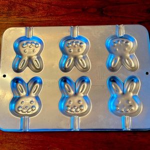 Wilton cupcake/lollipop baking pan